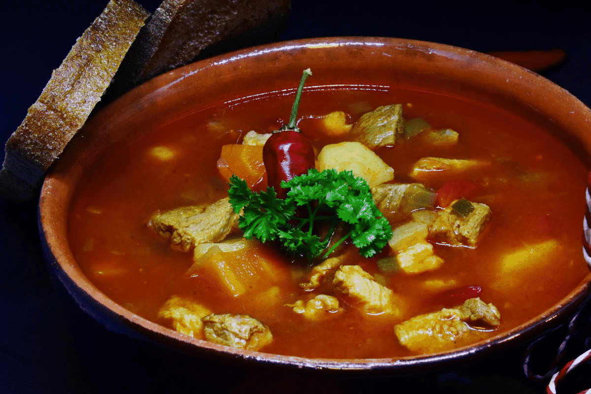 Sopa de Carne Com Macarrão e Legumes de dar Água Na Boca Confira