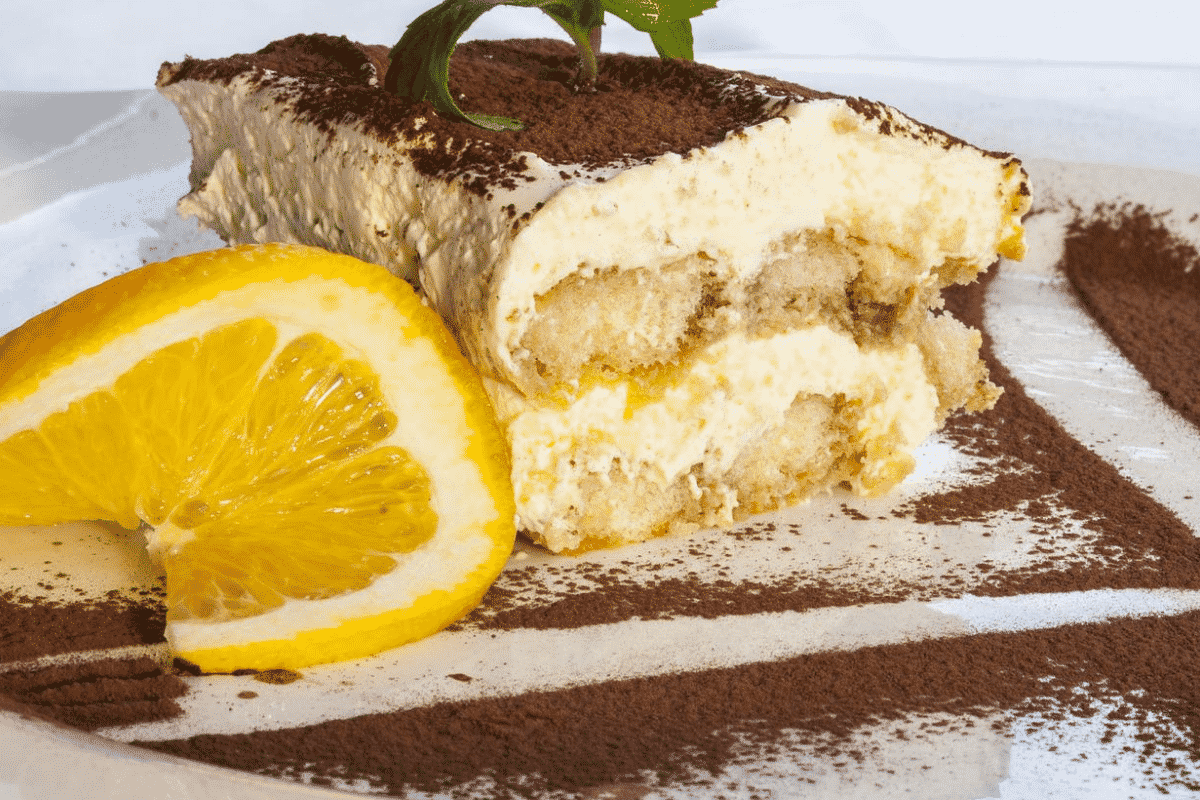 Bolo de Chocolate Recheado com Mousse de Limão Confira