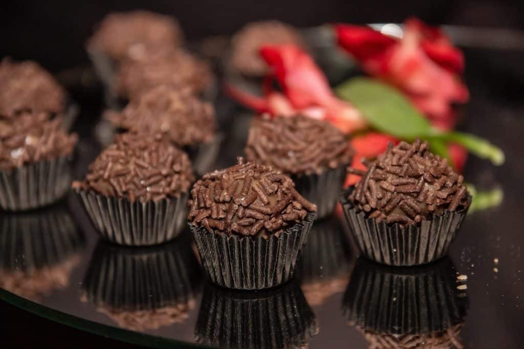 brigadier-g12c28a549_1280-1024x682 Receitas de Brigadeiro: Deliciosas Variações para Saborear