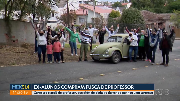 Ex-alunos-se-unem-para-comprar-Fusca-de-professor-aposentado-em Ex-alunos se unem para comprar Fusca de professor aposentado em gesto emocionante